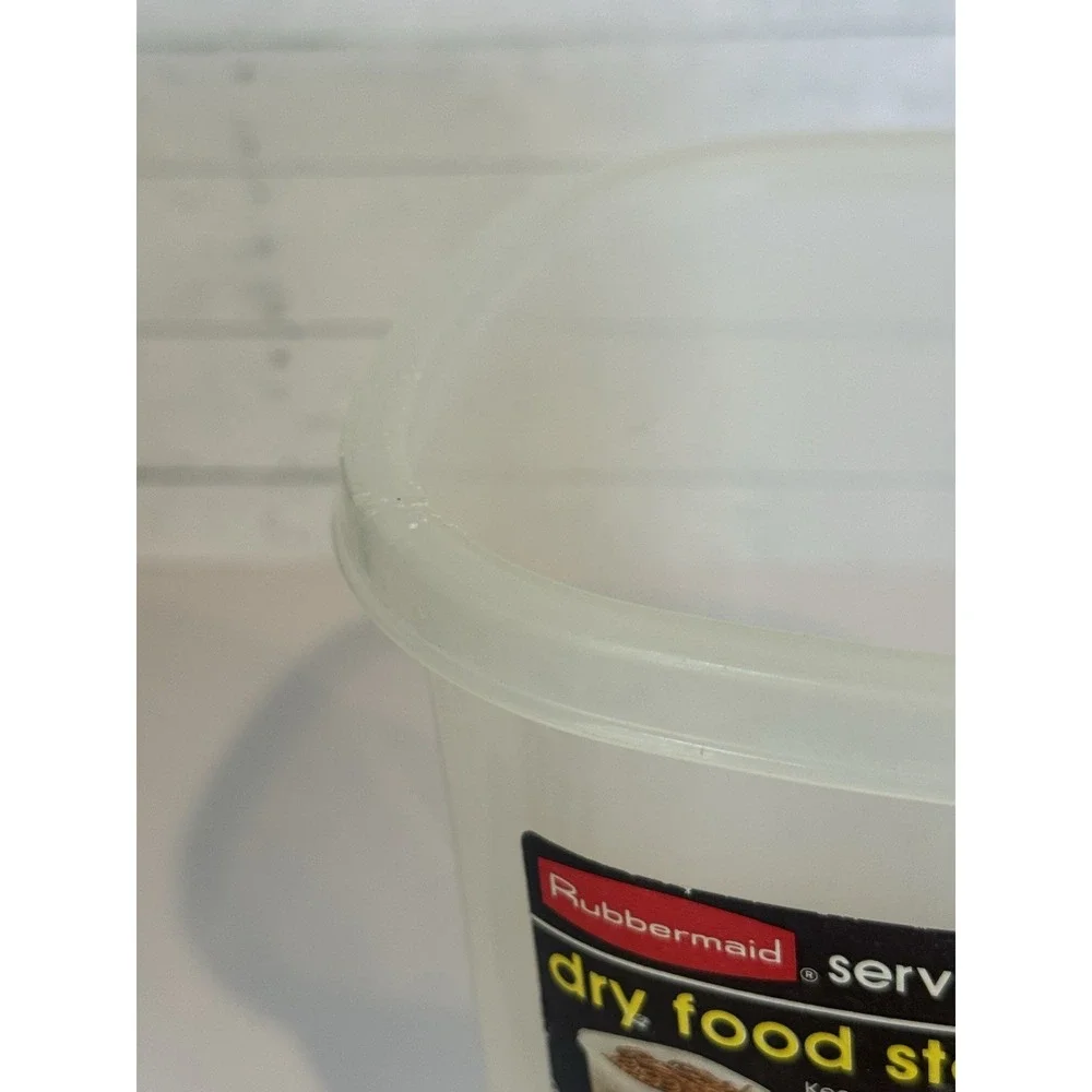 Vintage Rubbermaid Servin' Saver Dry Food Storage Container 3 Quart Almond